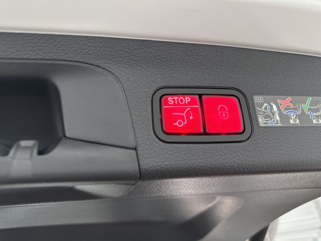 2026 Mercedes-Benz GLS 450 Image 29 of 36