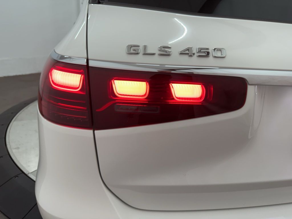 2026 Mercedes-Benz GLS 450 Image 32 of 36