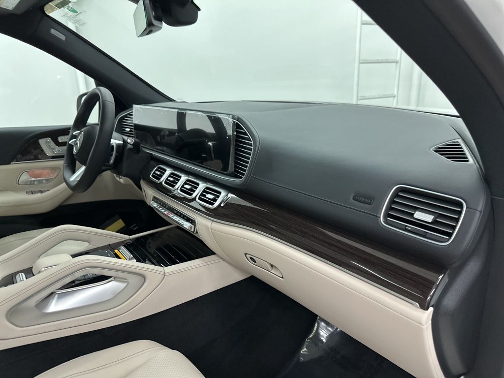 2026 Mercedes-Benz GLS 450 Image 16 of 36