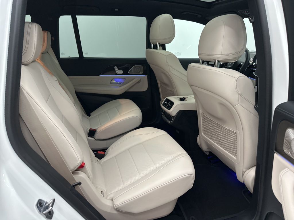 2026 Mercedes-Benz GLS 450 Image 13 of 36