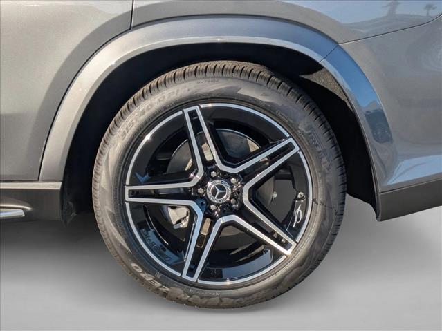 2026 Mercedes-Benz GLS 450 Image 8 of 16