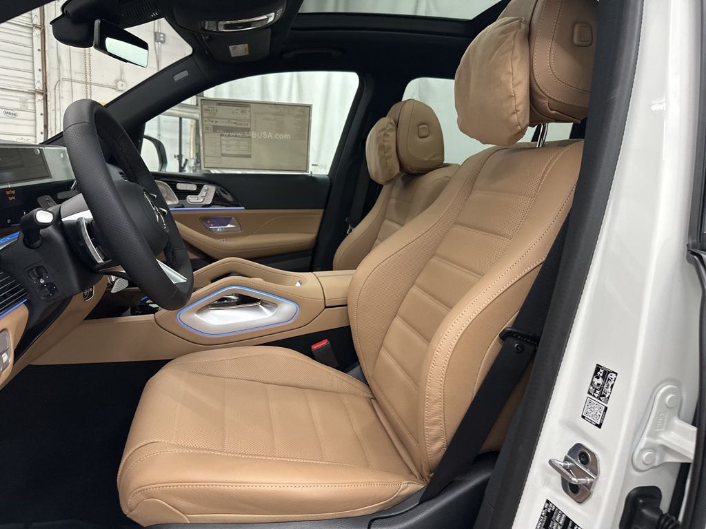 2026 Mercedes-Benz GLS 580 Image 14 of 36