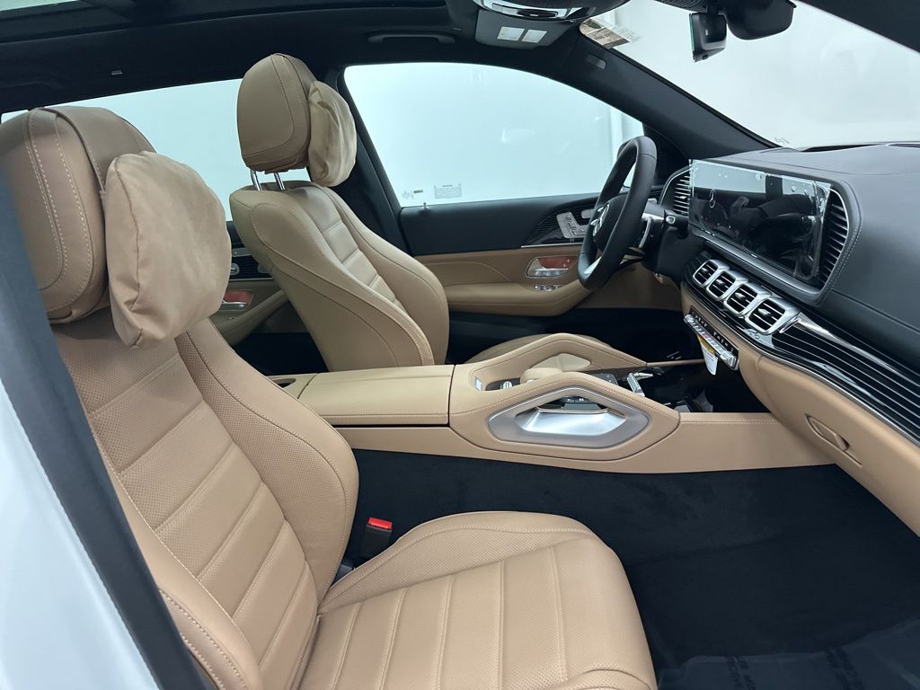 2026 Mercedes-Benz GLS 580 Image 16 of 36