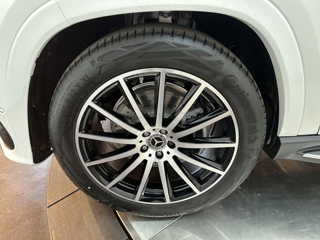 2026 Mercedes-Benz GLS 580 Image 10 of 36