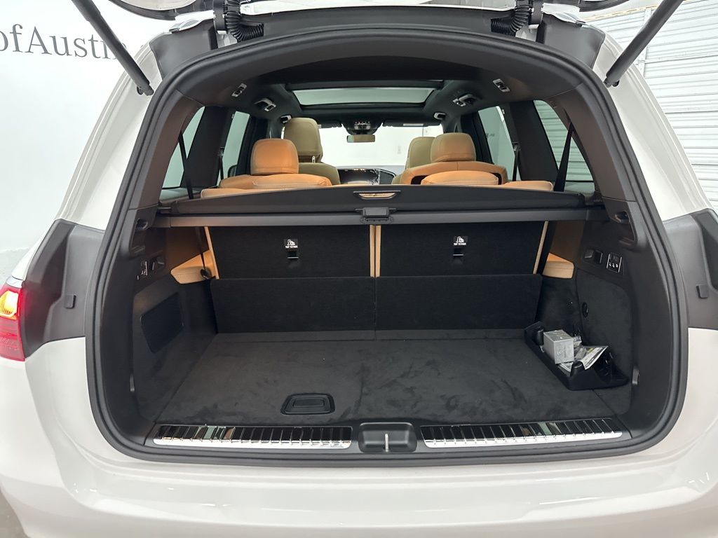 2026 Mercedes-Benz GLS 580 Image 11 of 36