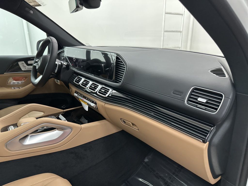 2026 Mercedes-Benz GLS 580 Image 18 of 36