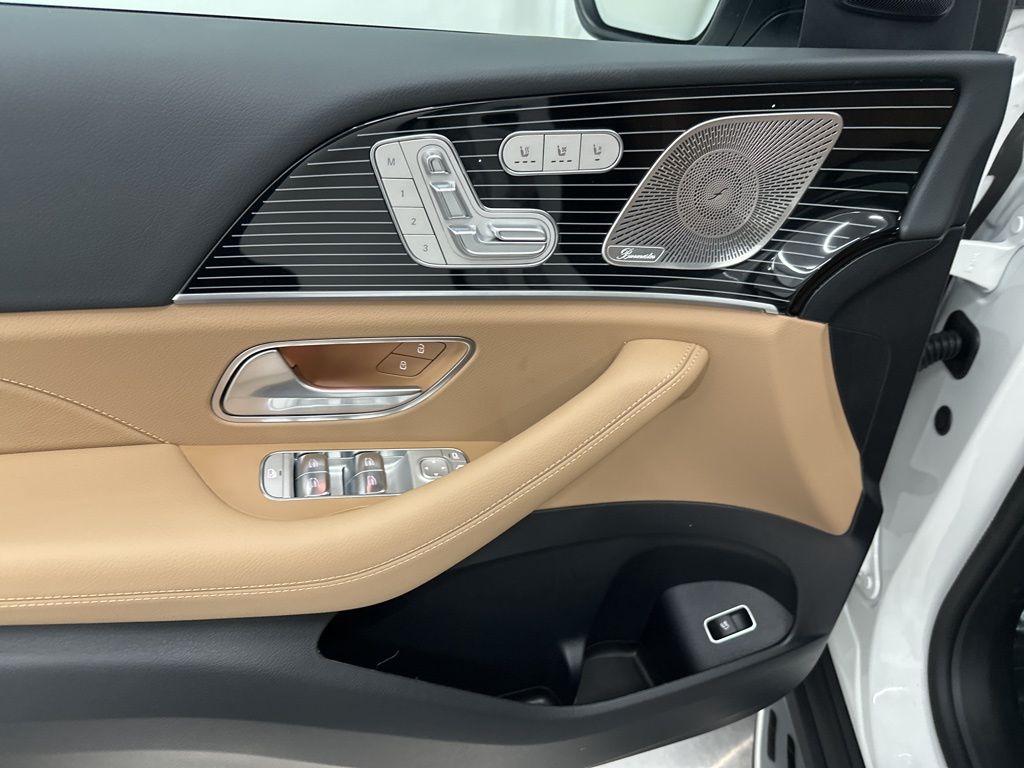 2026 Mercedes-Benz GLS 580 Image 25 of 36
