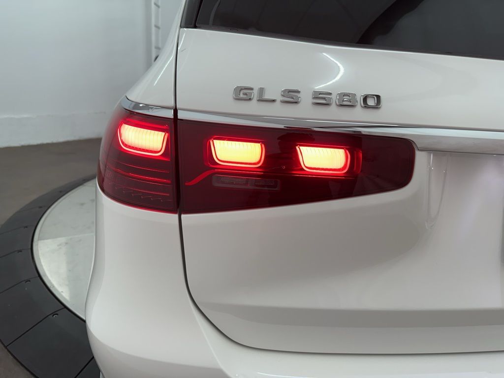 2026 Mercedes-Benz GLS 580 Image 28 of 36