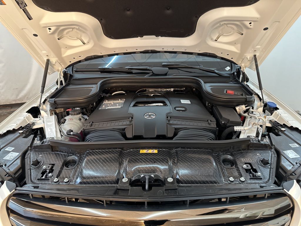 2026 Mercedes-Benz GLS 580 Image 9 of 36