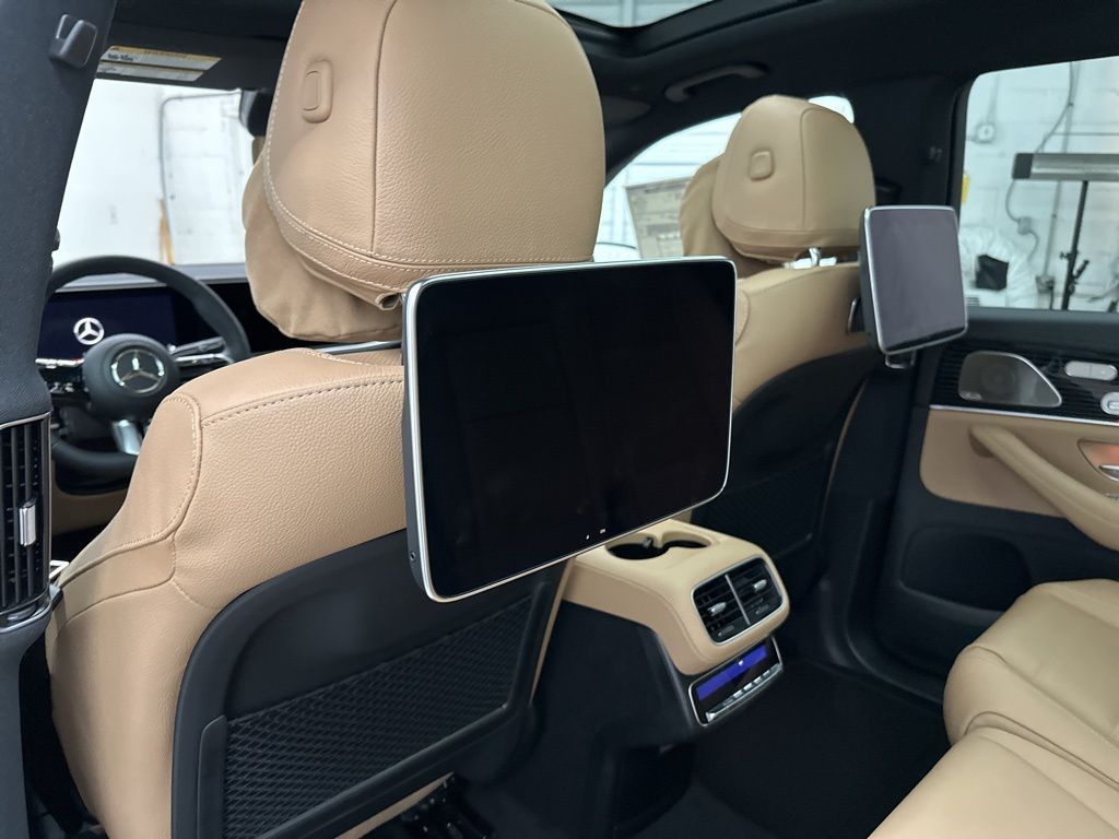 2026 Mercedes-Benz GLS 580 Image 33 of 35