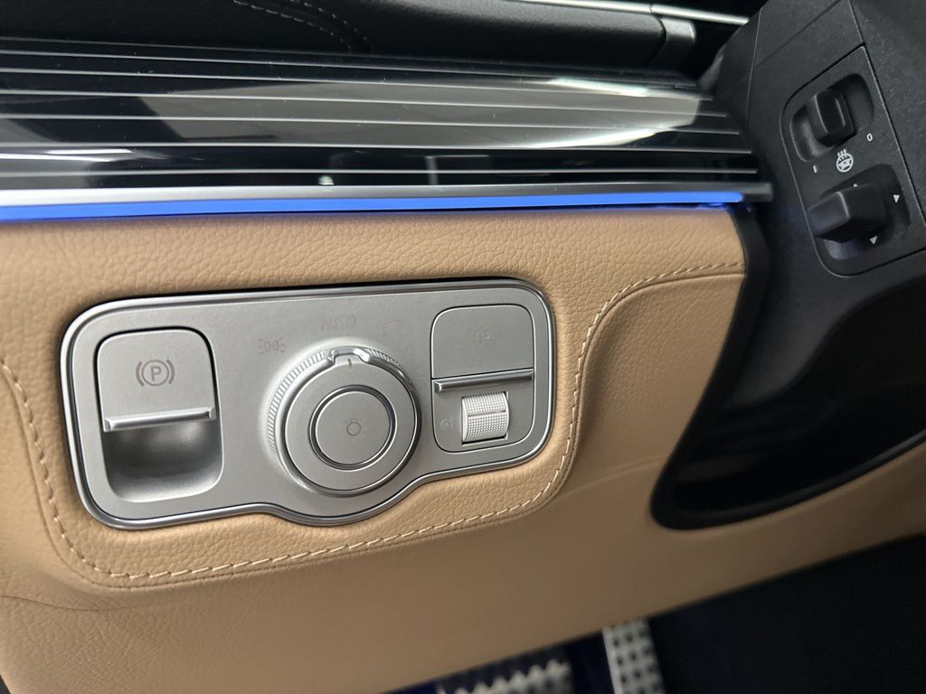 2026 Mercedes-Benz GLS 580 Image 31 of 35