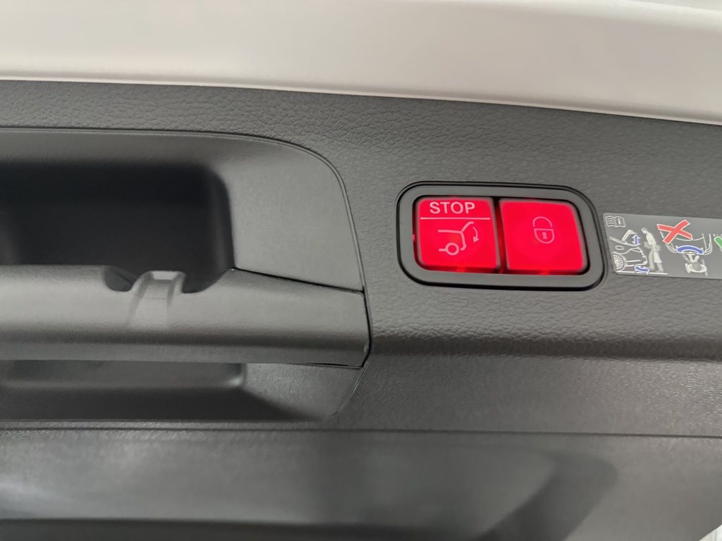 2026 Mercedes-Benz GLS 580 Image 29 of 35