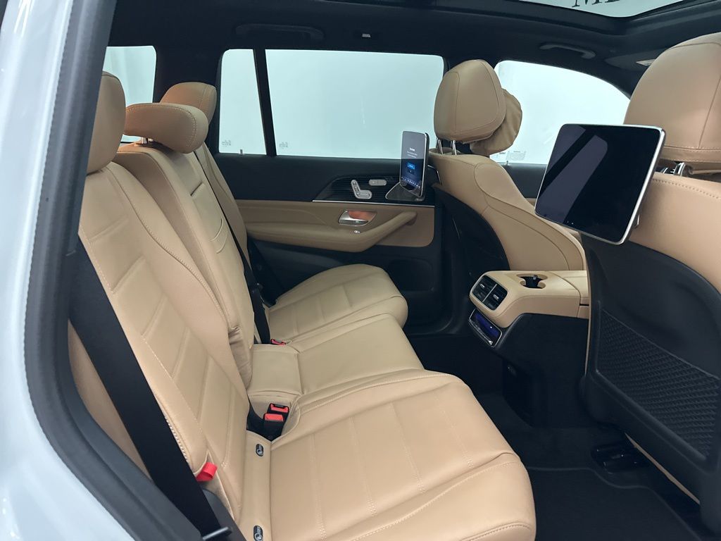 2026 Mercedes-Benz GLS 580 Image 11 of 35