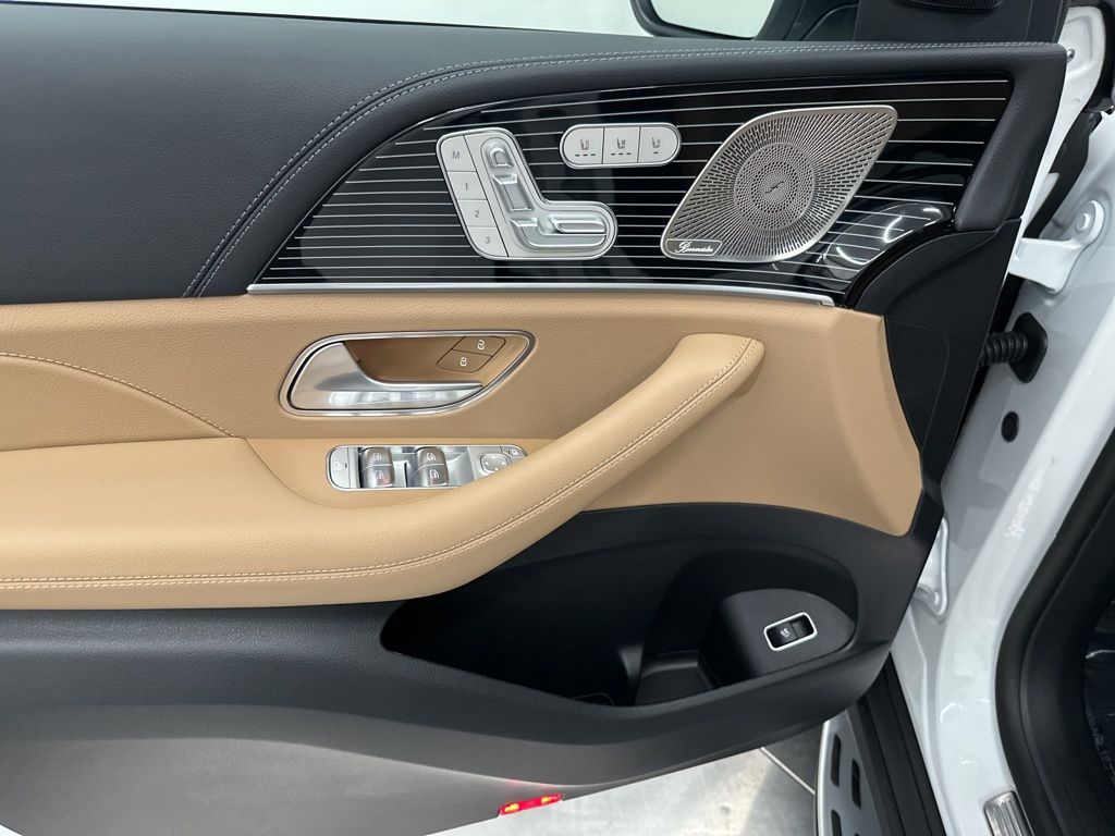 2026 Mercedes-Benz GLS 580 Image 25 of 35