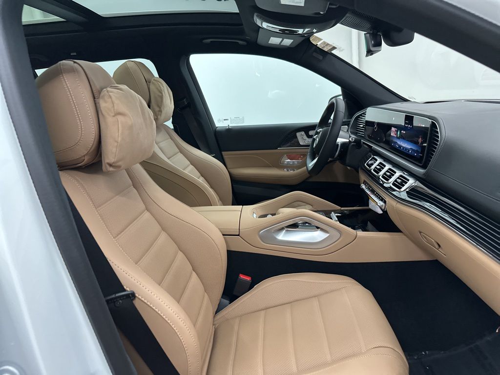 2026 Mercedes-Benz GLS 580 Image 14 of 35
