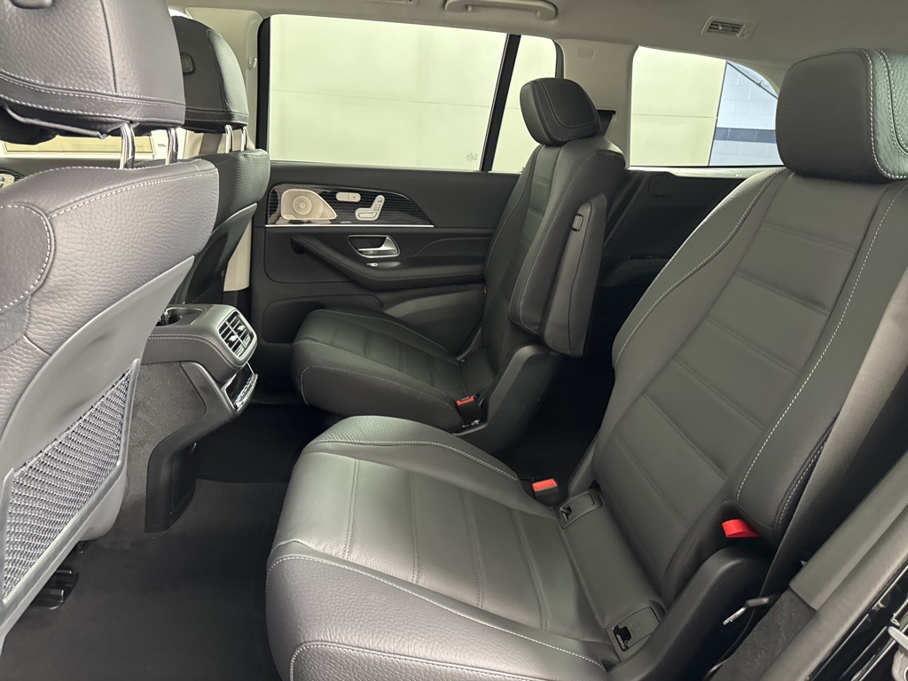 2026 Mercedes-Benz GLS 580 Image 12 of 34