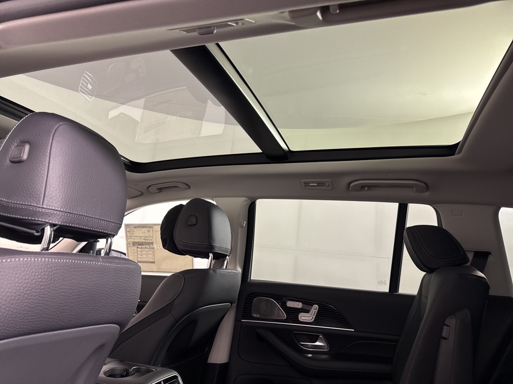 2026 Mercedes-Benz GLS 580 Image 19 of 34