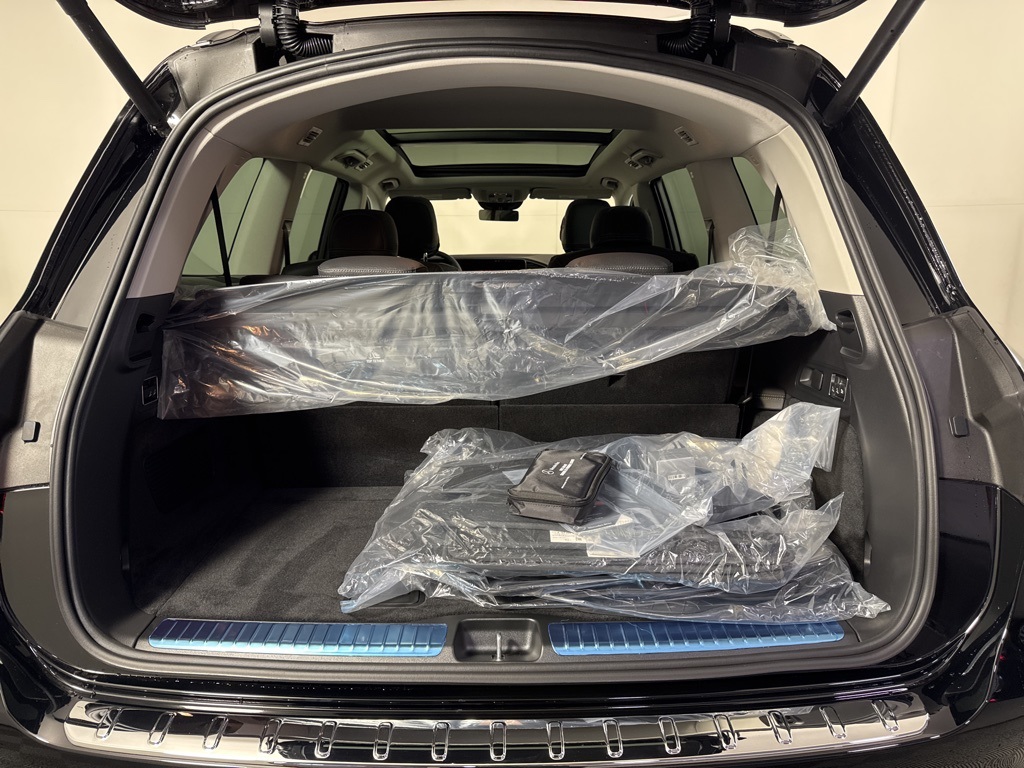 2026 Mercedes-Benz GLS 580 Image 9 of 34