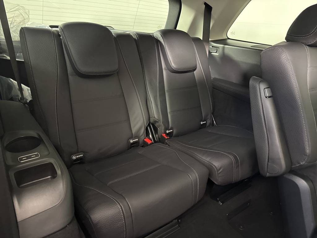 2026 Mercedes-Benz GLS 580 Image 10 of 34