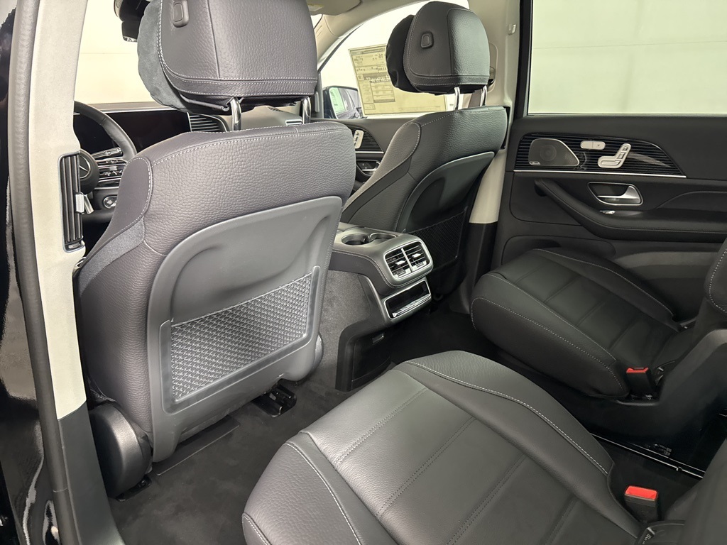 2026 Mercedes-Benz GLS 580 Image 16 of 34