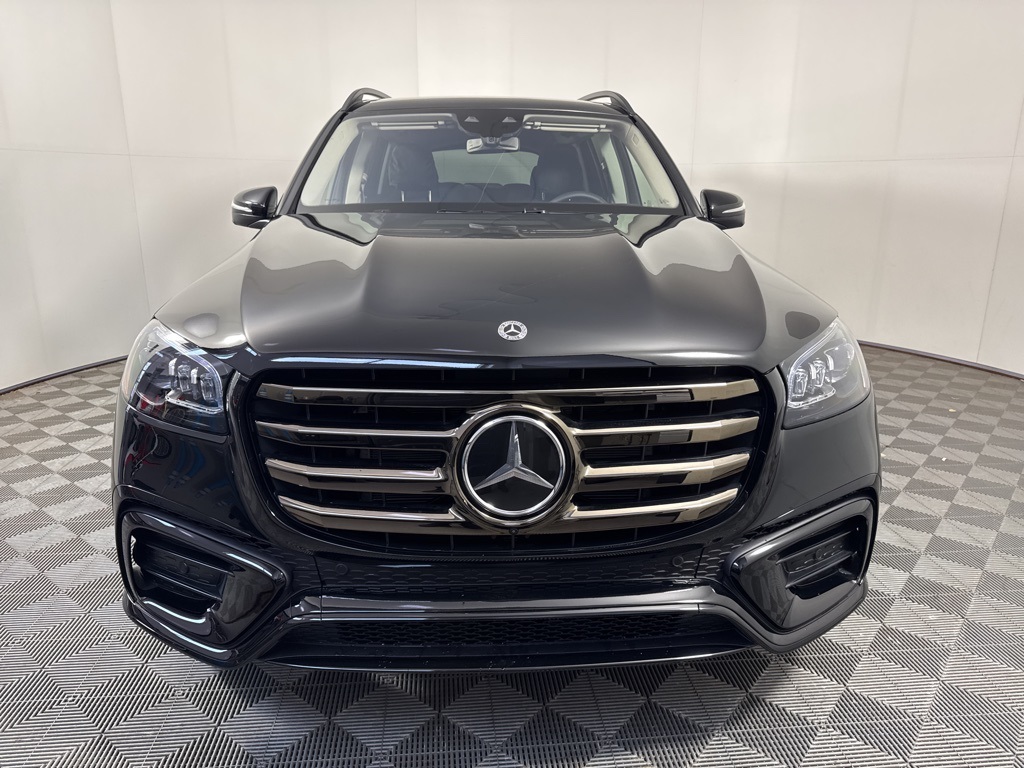 2026 Mercedes-Benz GLS 580 Image 2 of 34
