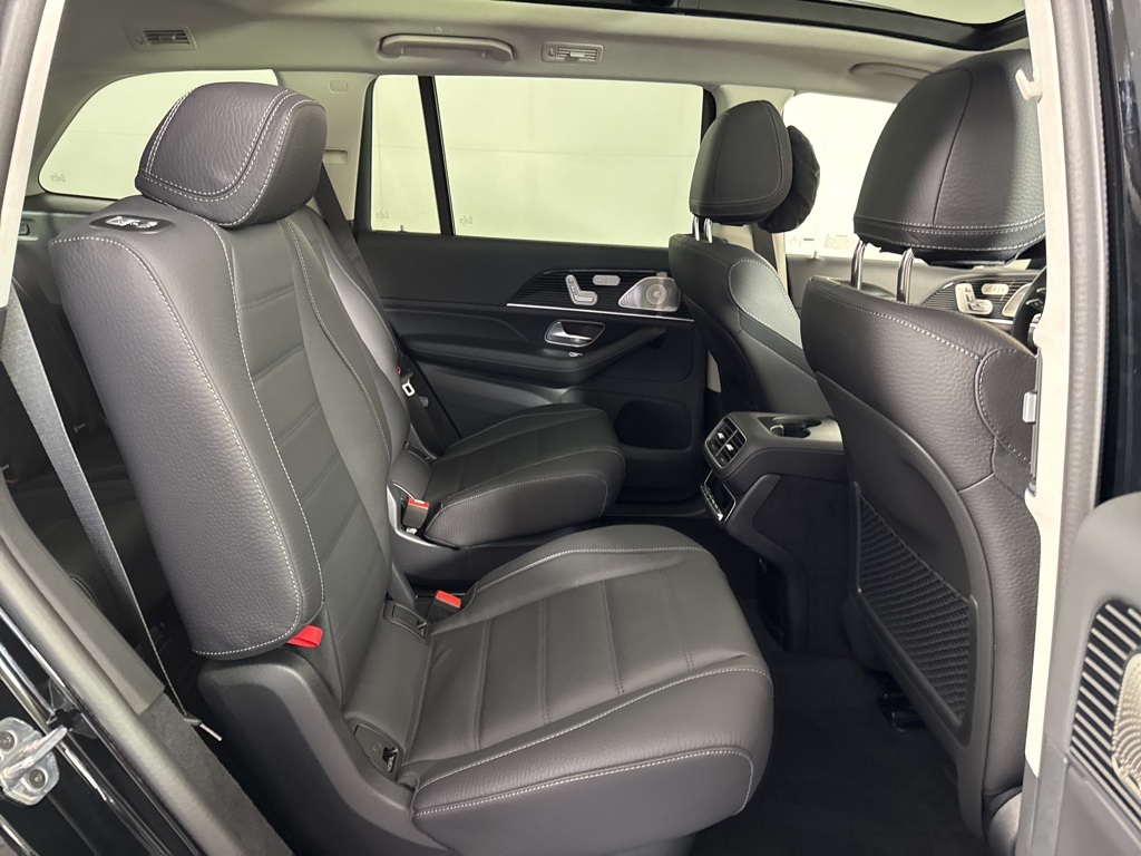 2026 Mercedes-Benz GLS 580 Image 11 of 34