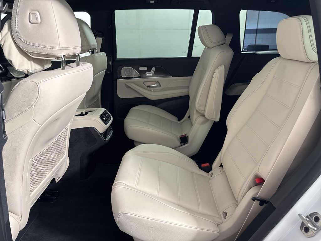 2026 Mercedes-Benz GLS 580 Image 13 of 34