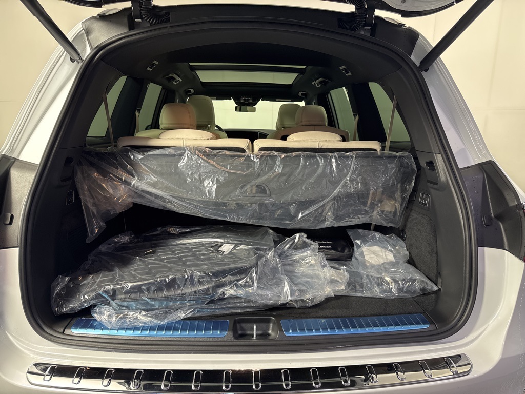 2026 Mercedes-Benz GLS 580 Image 9 of 34