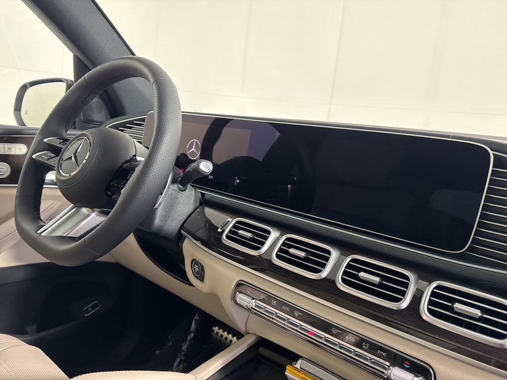 2026 Mercedes-Benz GLS 580 Image 17 of 34