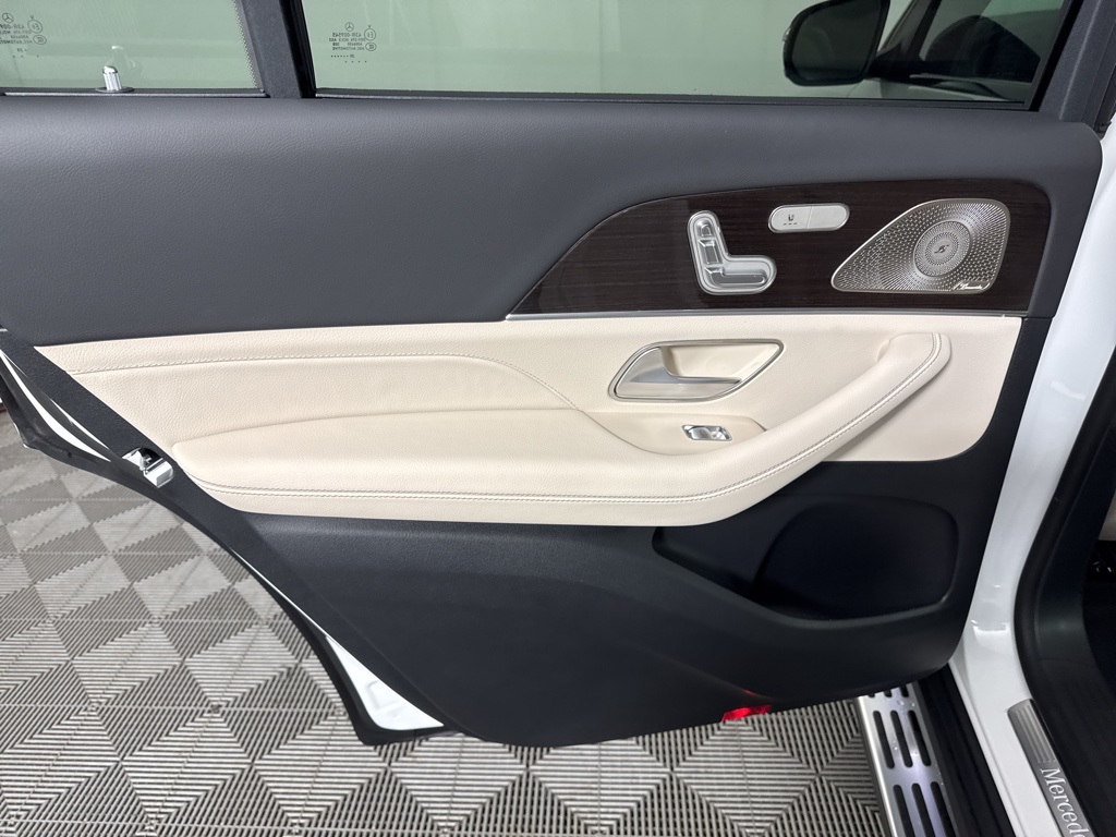 2026 Mercedes-Benz GLS 580 Image 23 of 34