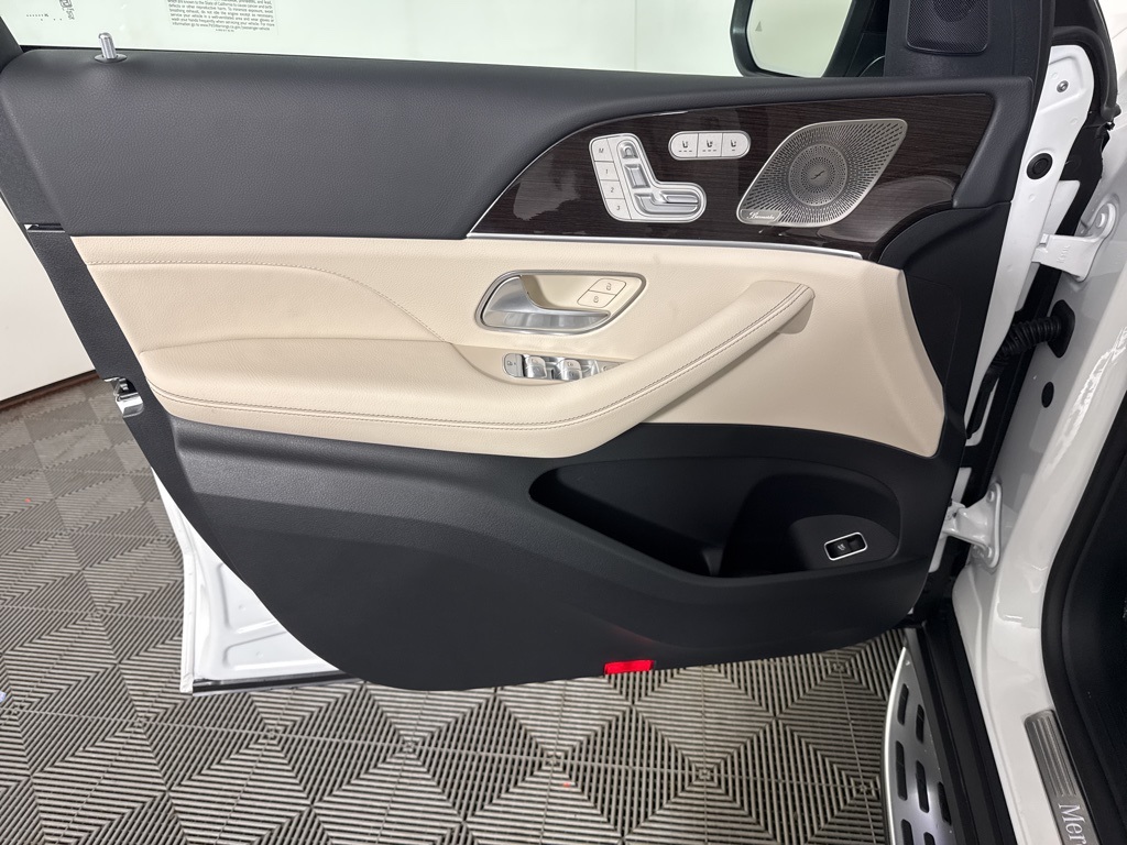 2026 Mercedes-Benz GLS 580 Image 22 of 34