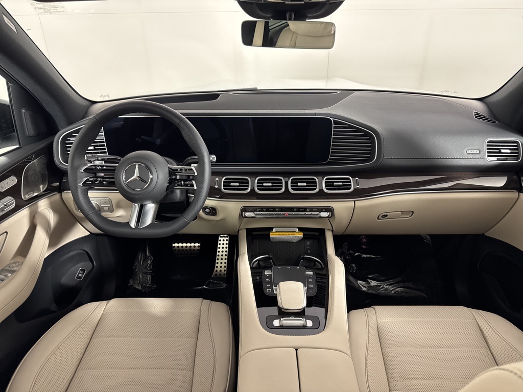 2026 Mercedes-Benz GLS 580 Image 16 of 34