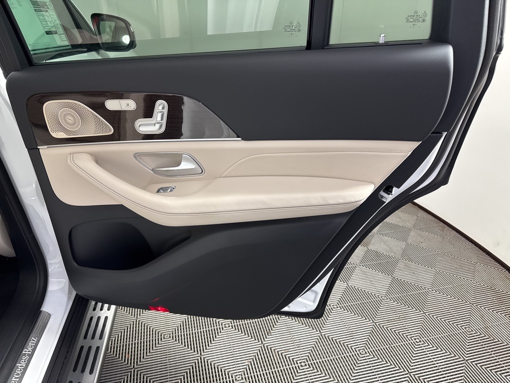 2026 Mercedes-Benz GLS 580 Image 24 of 34