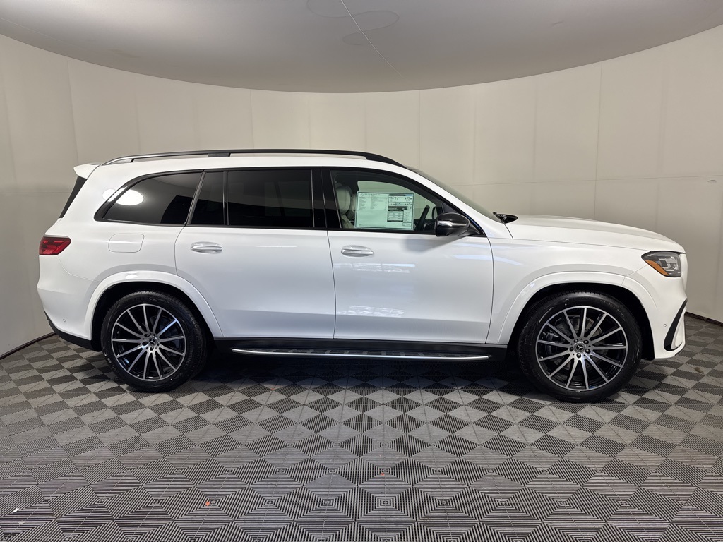 2026 Mercedes-Benz GLS 580 Image 4 of 34
