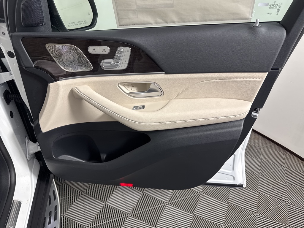 2026 Mercedes-Benz GLS 580 Image 28 of 34