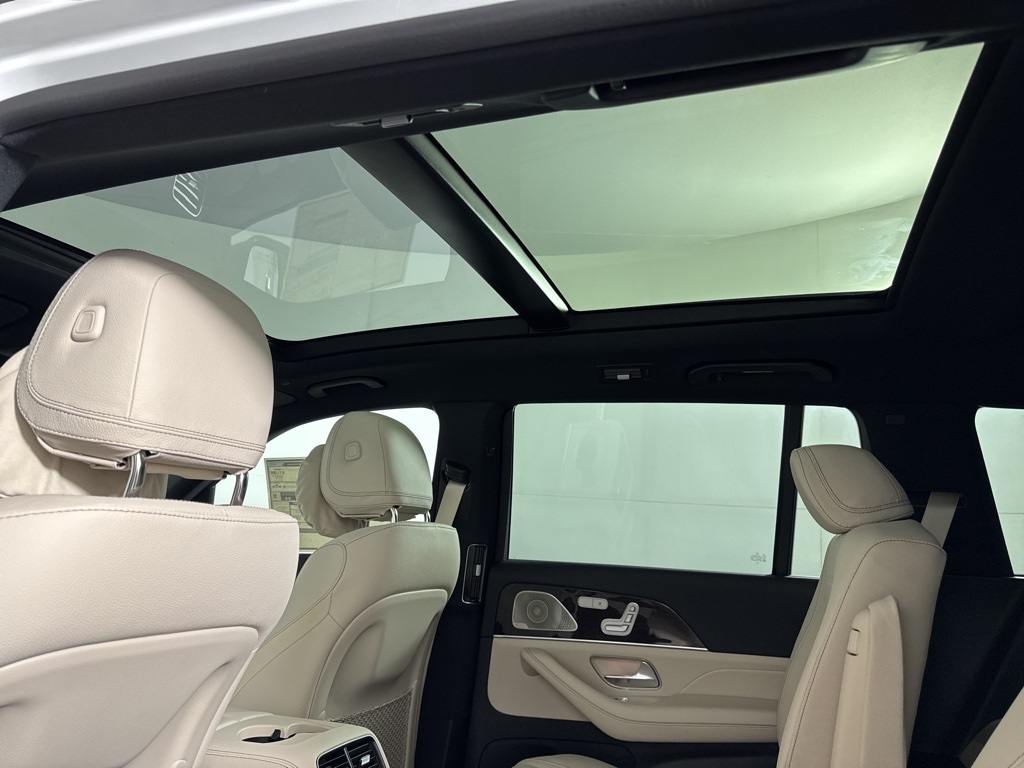 2026 Mercedes-Benz GLS 580 Image 32 of 34