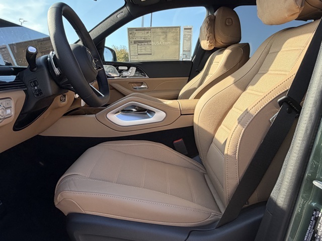 2026 Mercedes-Benz GLS 580 Image 6 of 9