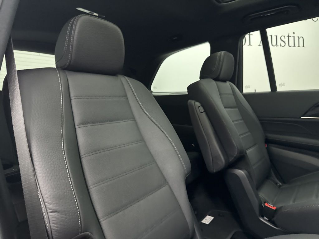 2026 Mercedes-Benz GLS 580 Image 14 of 39