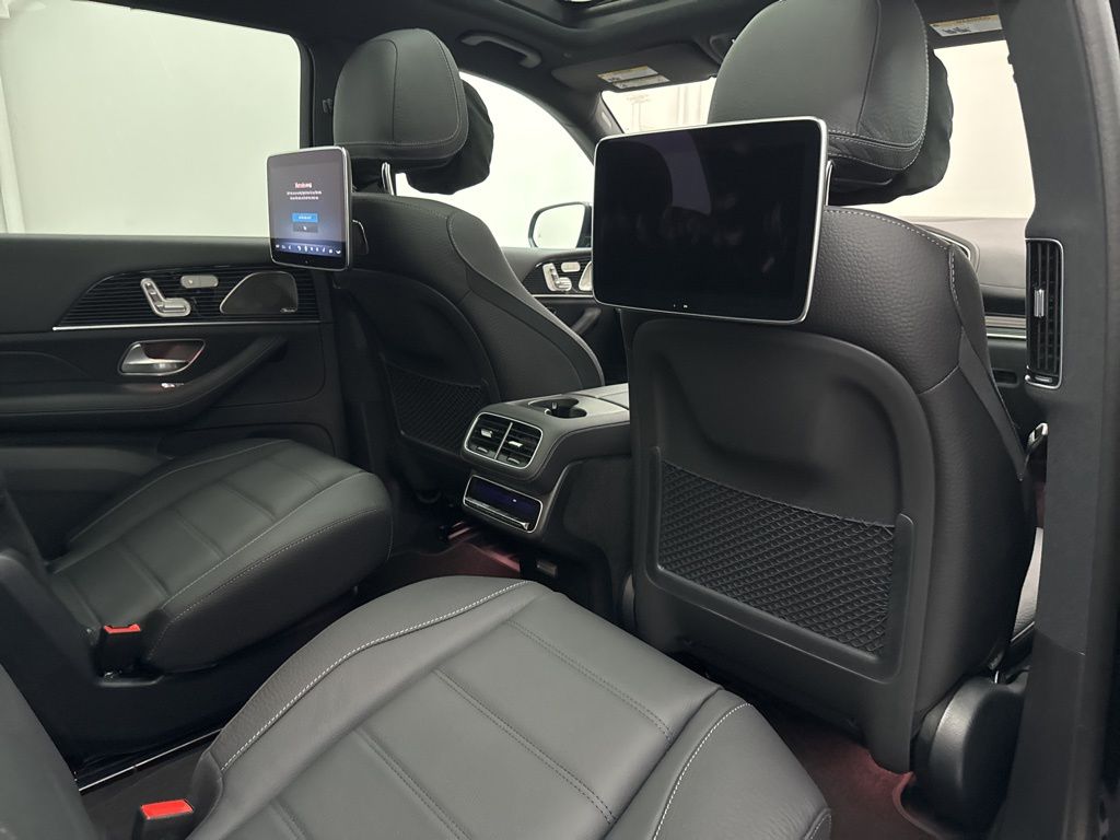 2026 Mercedes-Benz GLS 580 Image 17 of 39