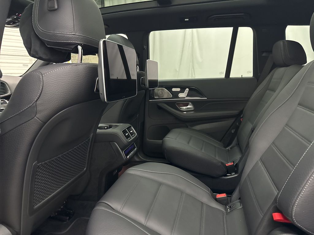 2026 Mercedes-Benz GLS 580 Image 16 of 39
