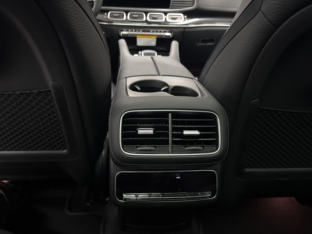 2026 Mercedes-Benz GLS 580 Image 33 of 39