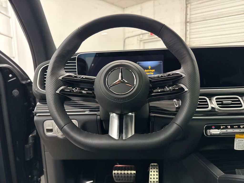 2026 Mercedes-Benz GLS 580 Image 35 of 39