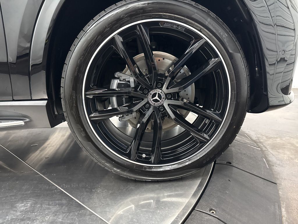 2026 Mercedes-Benz GLS 580 Image 11 of 39