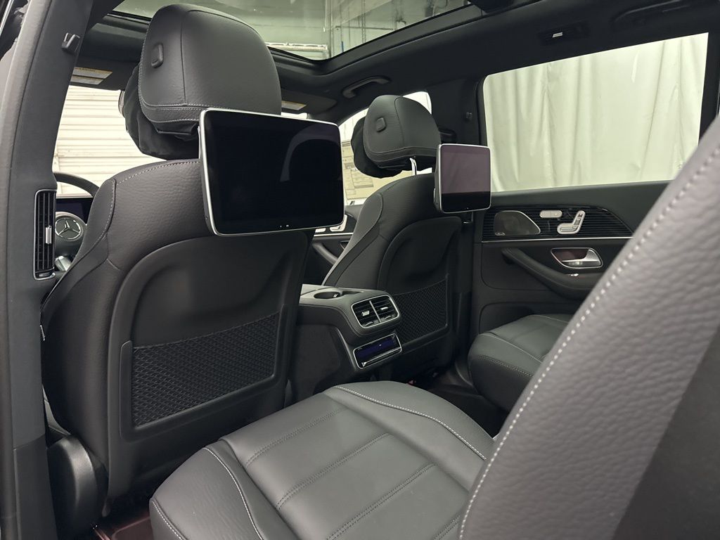 2026 Mercedes-Benz GLS 580 Image 20 of 39