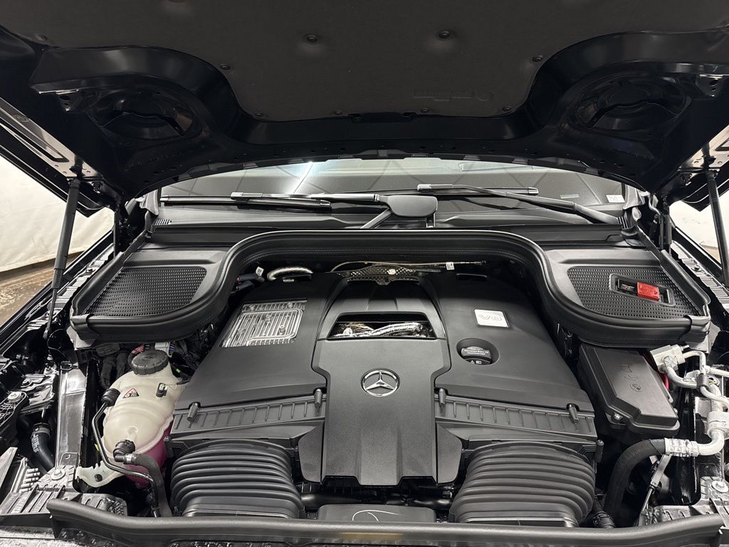 2026 Mercedes-Benz GLS 580 Image 10 of 39