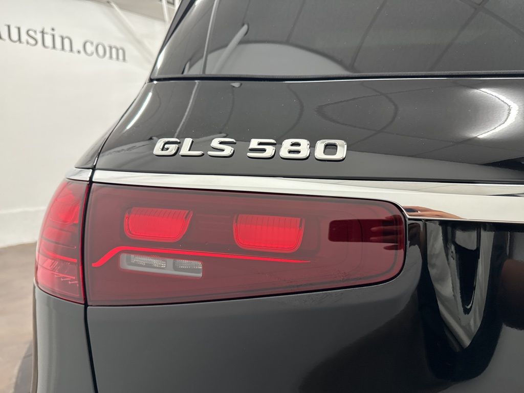 2026 Mercedes-Benz GLS 580 Image 38 of 39