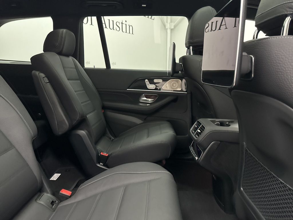 2026 Mercedes-Benz GLS 580 Image 18 of 39