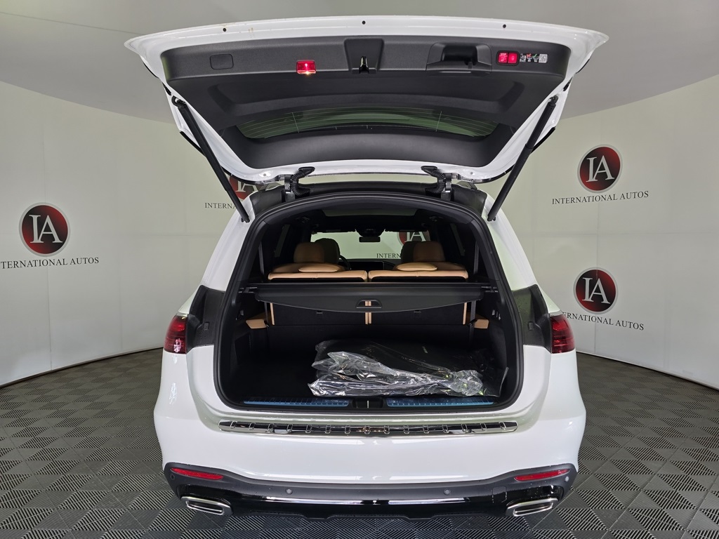 2026 Mercedes-Benz GLS 580 Image 8 of 33