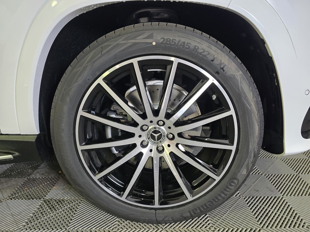 2026 Mercedes-Benz GLS 580 Image 7 of 33