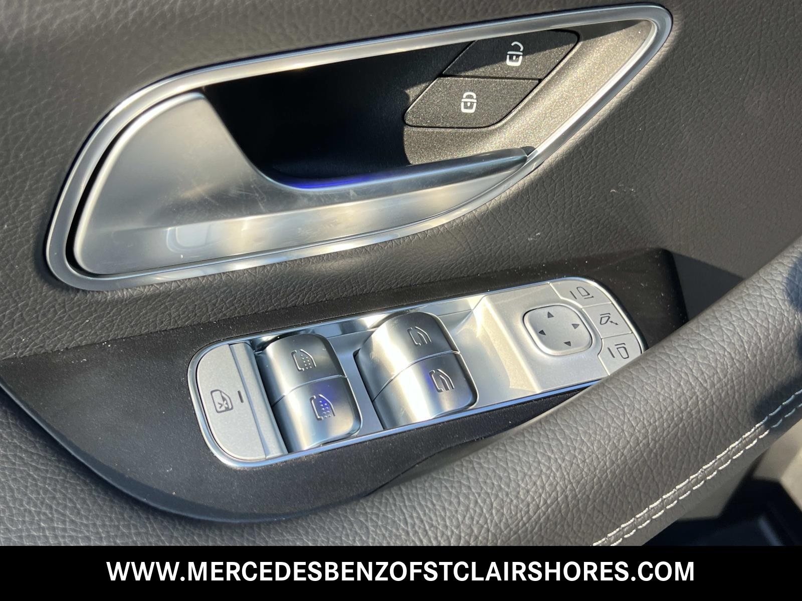 2026 Mercedes-Benz GLS 580 Image 32 of 37